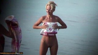 Gorgeous Nude Milfs At Beach